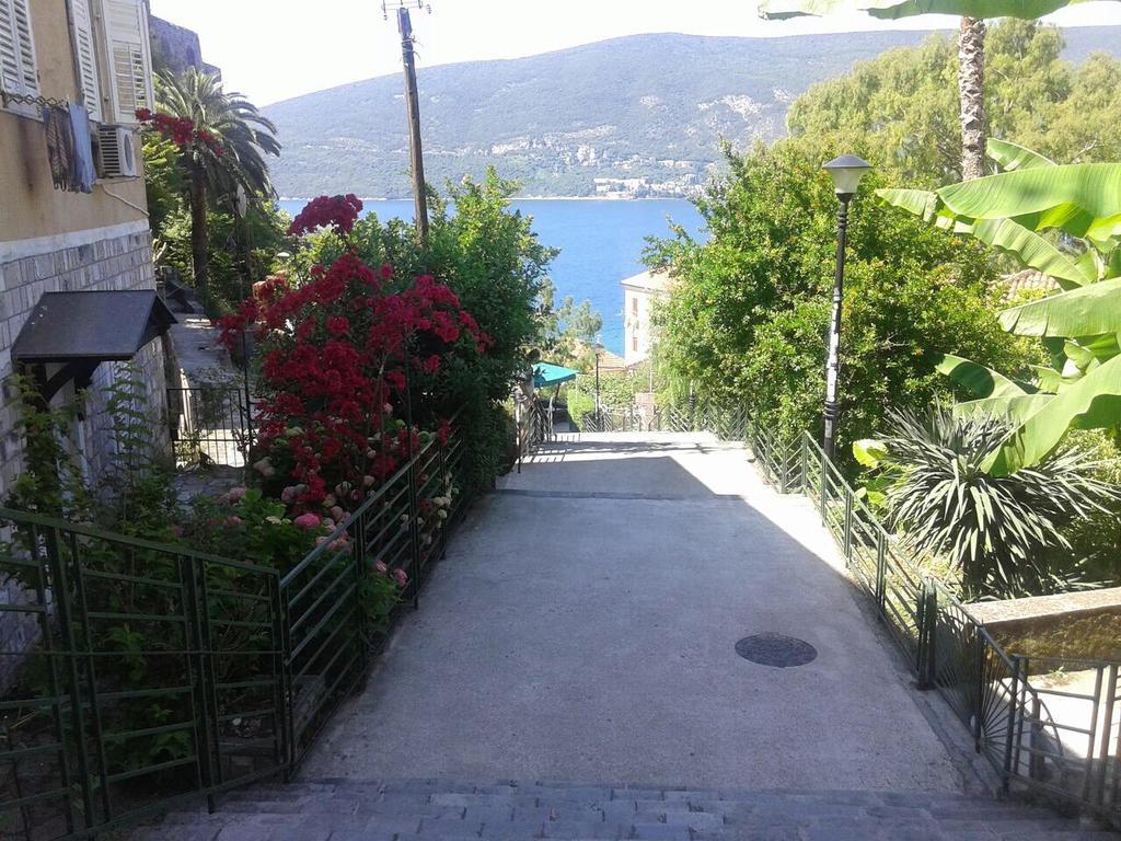 Apartment Old Town Herceg Novi Esterno foto