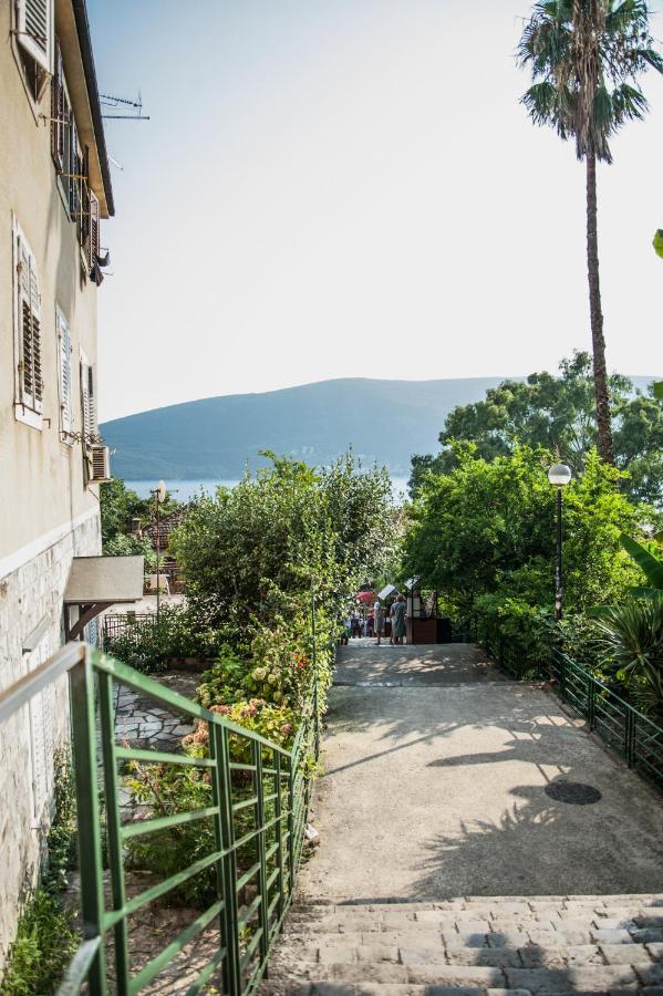Apartment Old Town Herceg Novi Esterno foto